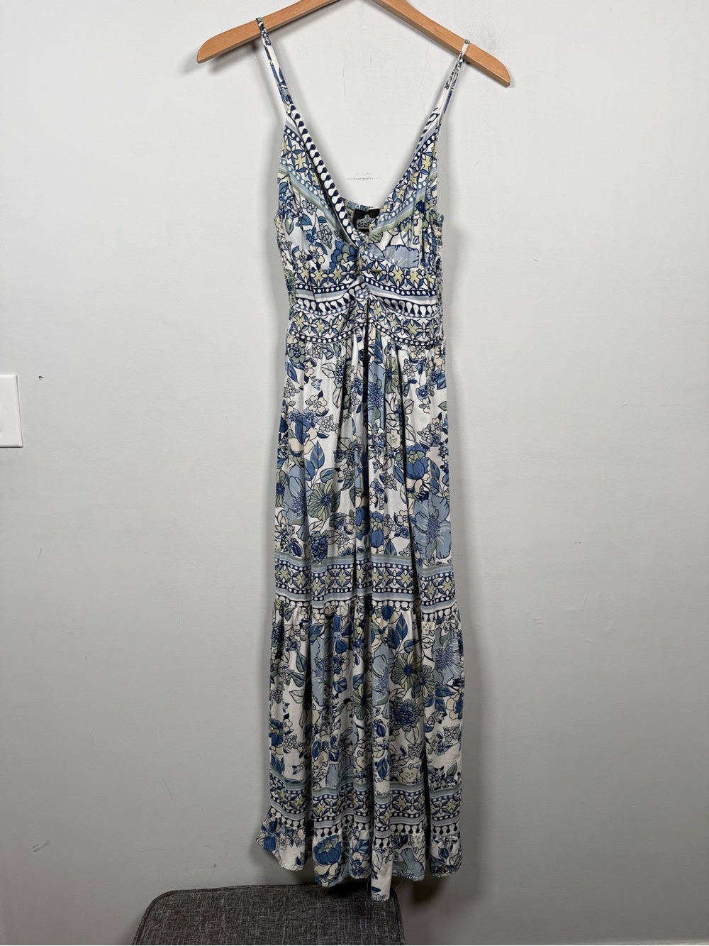 Angie Boho Blue and White Floral Twisted Bust Maxi Dress Size M Great Condition - Picture 3 of 11